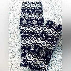 Winter Fleece Lined Leggings Reindeer, Snow Flakes  Sz M NWOT